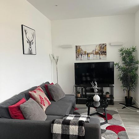 Stylish 2 Bedrooms, 2 Bathrooms With Workspace In מילטון קינס מראה חיצוני תמונה