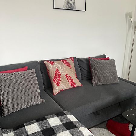 Stylish 2 Bedrooms, 2 Bathrooms With Workspace In מילטון קינס מראה חיצוני תמונה