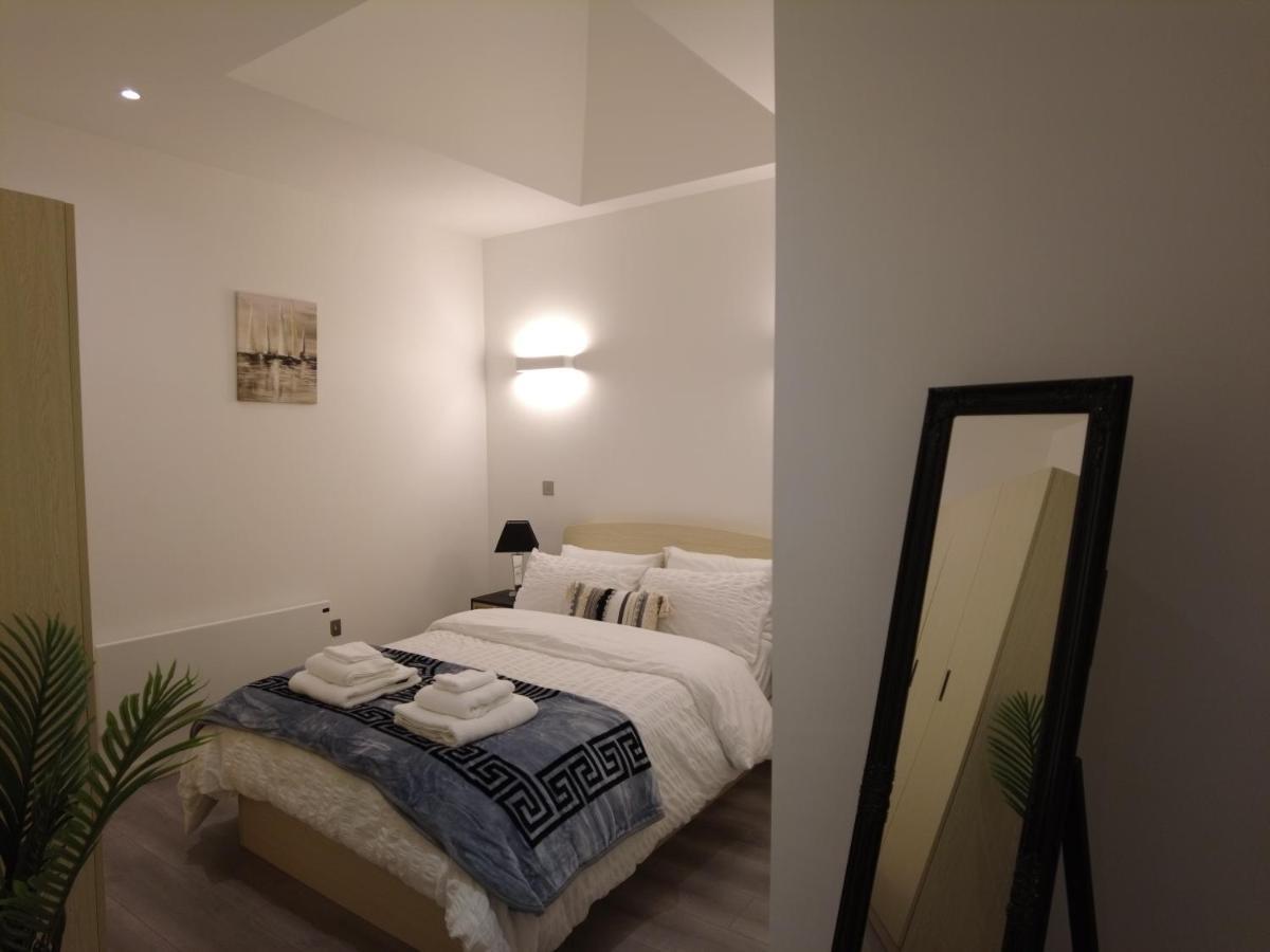 Stylish 2 Bedrooms, 2 Bathrooms With Workspace In מילטון קינס מראה חיצוני תמונה