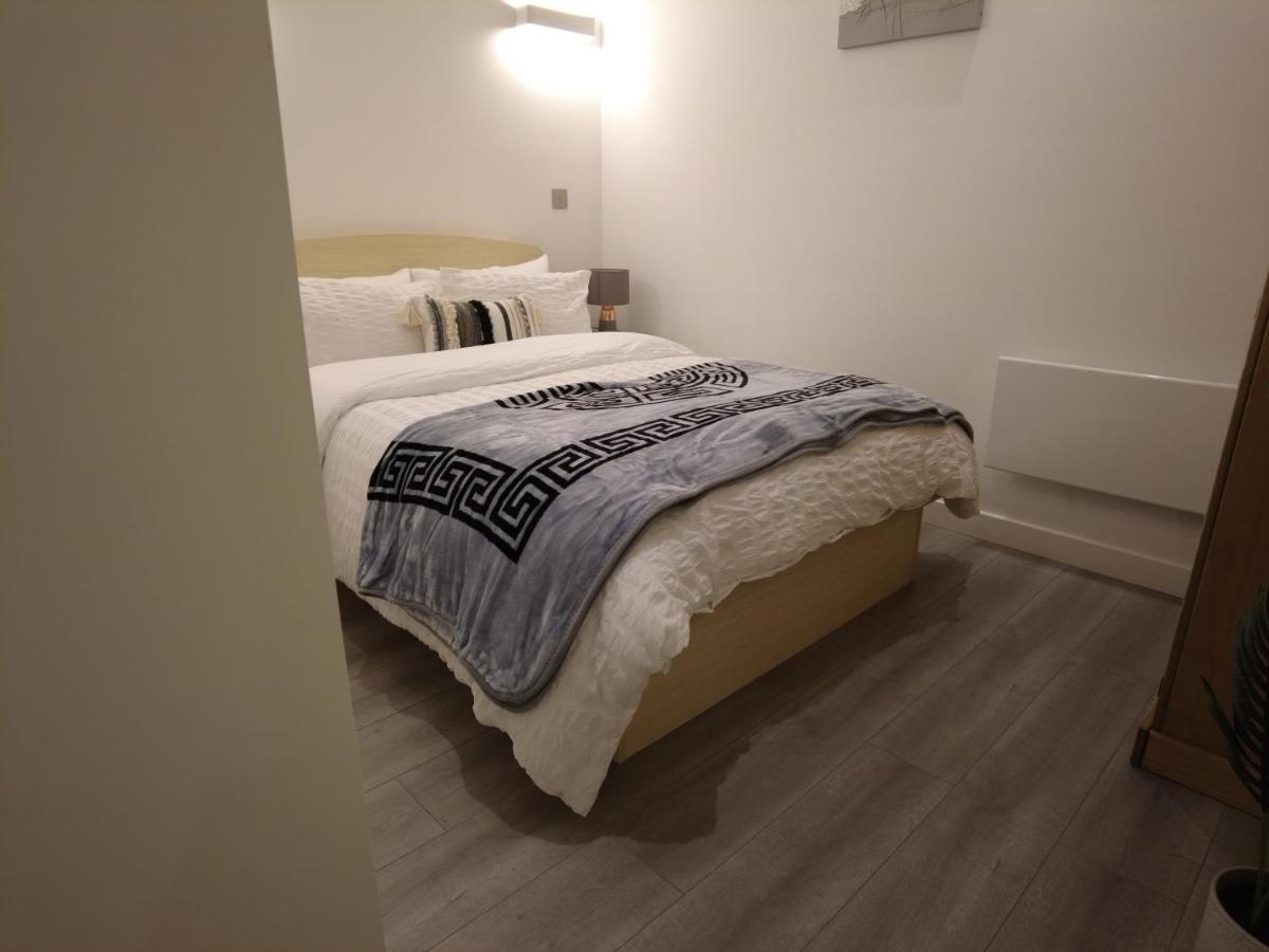 Stylish 2 Bedrooms, 2 Bathrooms With Workspace In מילטון קינס מראה חיצוני תמונה