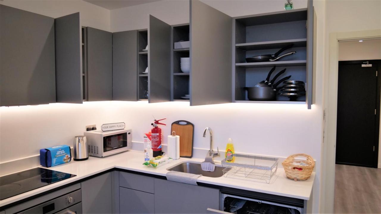Stylish 2 Bedrooms, 2 Bathrooms With Workspace In מילטון קינס מראה חיצוני תמונה