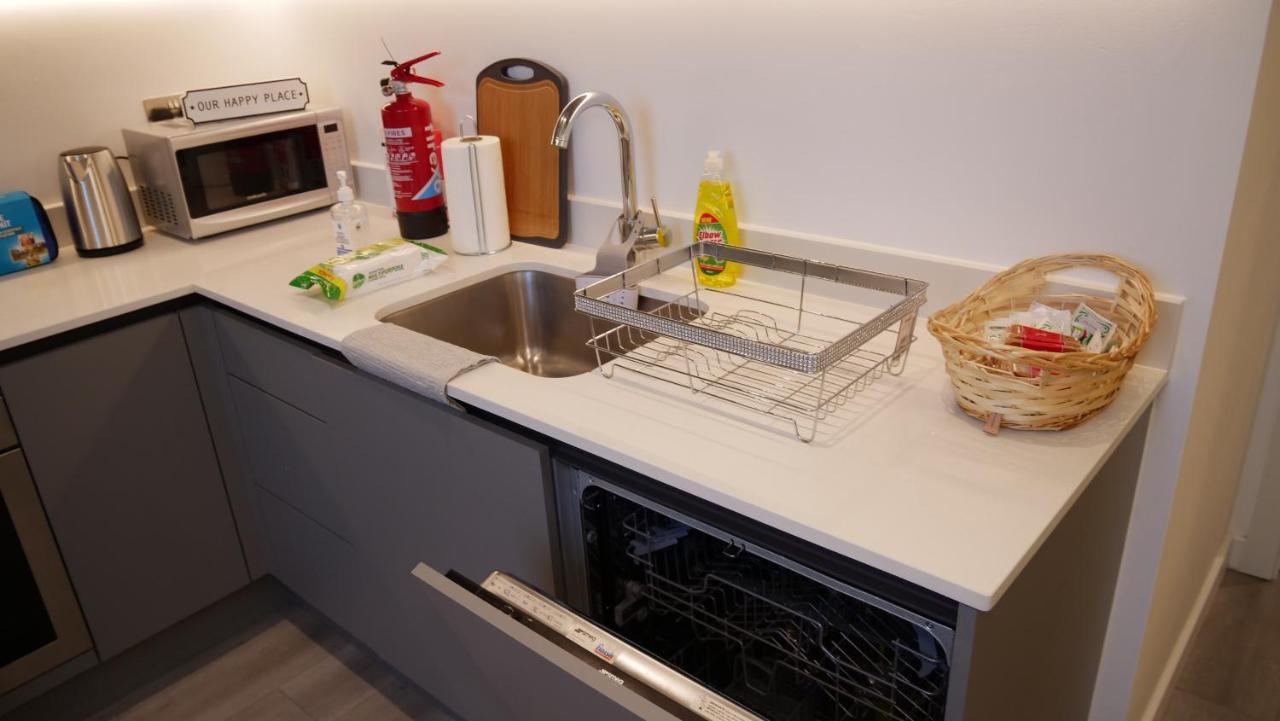 Stylish 2 Bedrooms, 2 Bathrooms With Workspace In מילטון קינס מראה חיצוני תמונה
