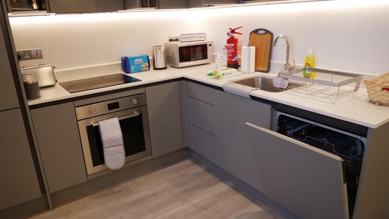 Stylish 2 Bedrooms, 2 Bathrooms With Workspace In מילטון קינס מראה חיצוני תמונה