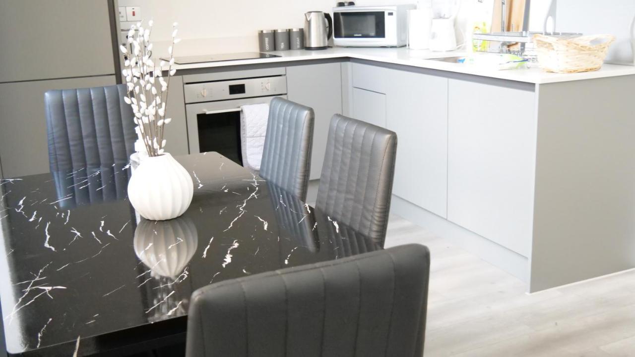Stylish 2 Bedrooms, 2 Bathrooms With Workspace In מילטון קינס מראה חיצוני תמונה