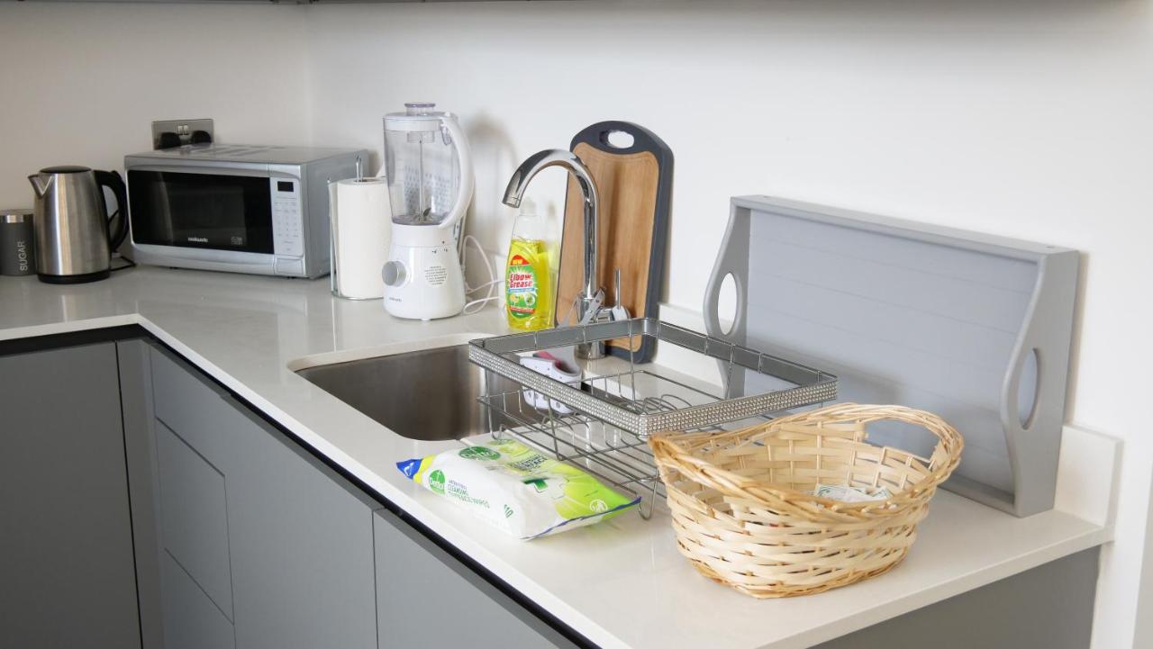 Stylish 2 Bedrooms, 2 Bathrooms With Workspace In מילטון קינס מראה חיצוני תמונה