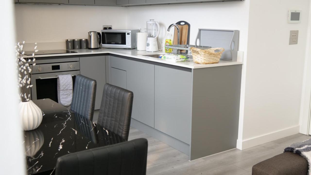 Stylish 2 Bedrooms, 2 Bathrooms With Workspace In מילטון קינס מראה חיצוני תמונה