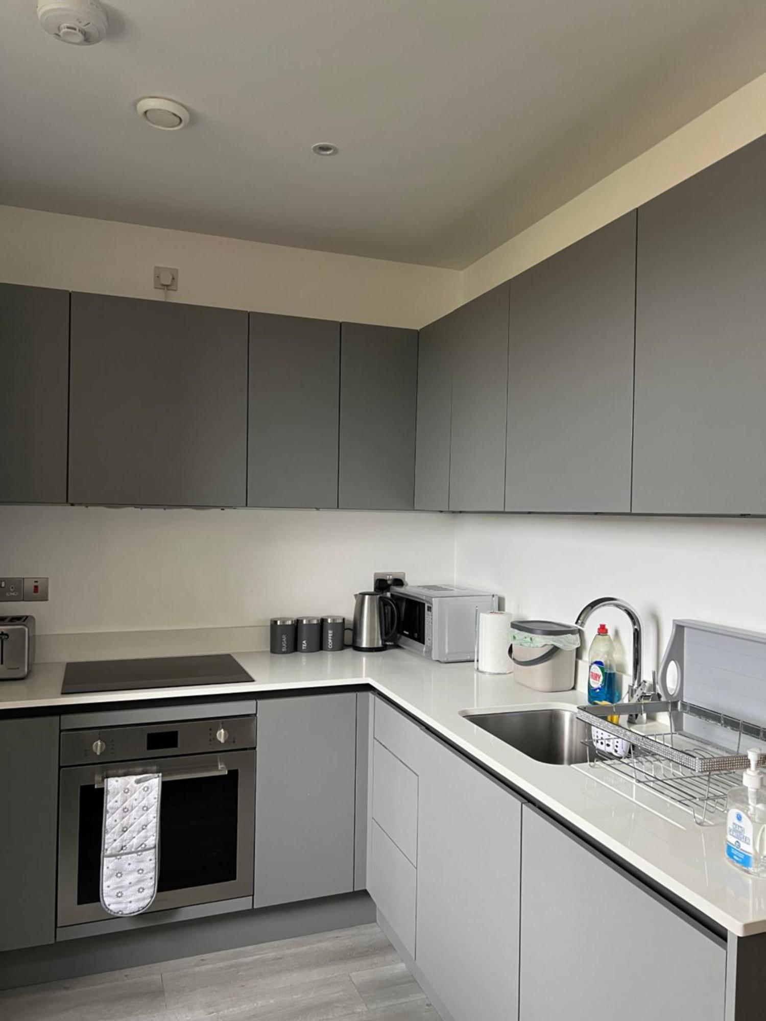 Stylish 2 Bedrooms, 2 Bathrooms With Workspace In מילטון קינס מראה חיצוני תמונה